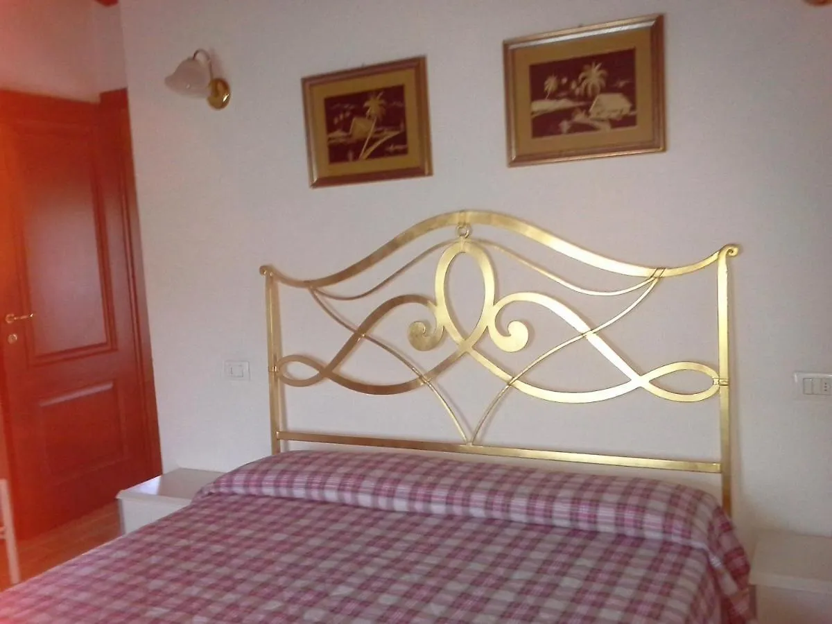 פיאצ'נצה Fine 5 Bedroom Farmhouse בית נופש