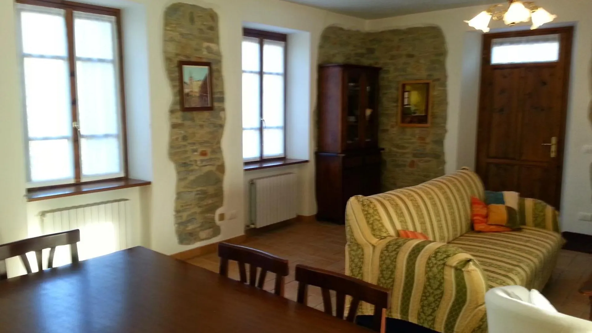 פיאצ'נצה Fine 5 Bedroom Farmhouse