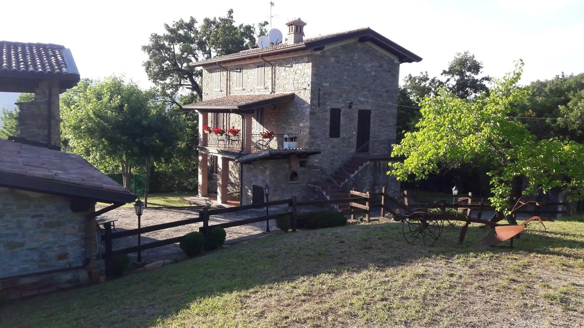 פיאצ'נצה Fine 5 Bedroom Farmhouse בית נופש