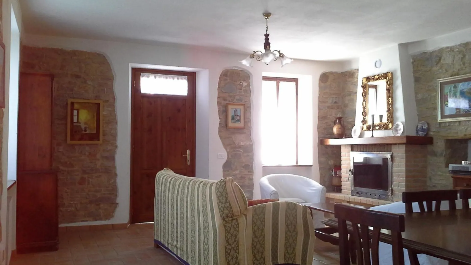 פיאצ'נצה Fine 5 Bedroom Farmhouse איטליה