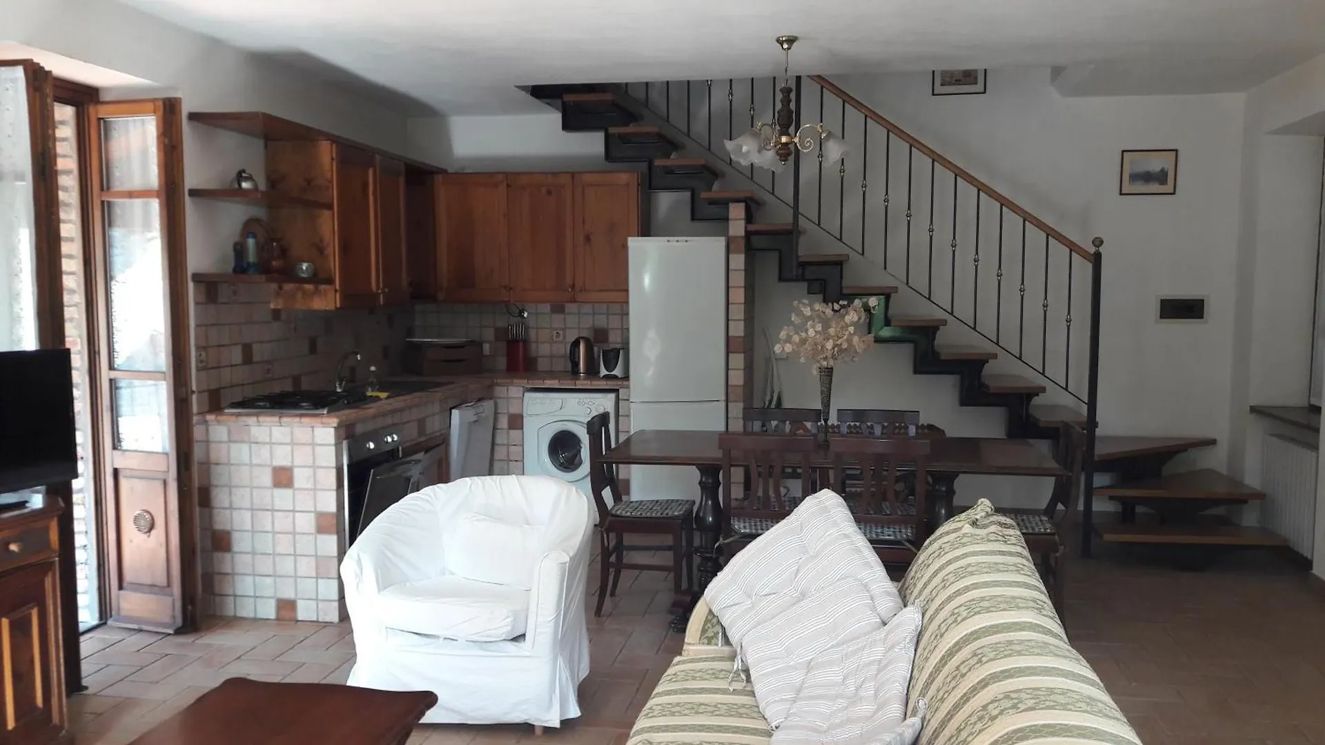פיאצ'נצה Fine 5 Bedroom Farmhouse 0*,  איטליה