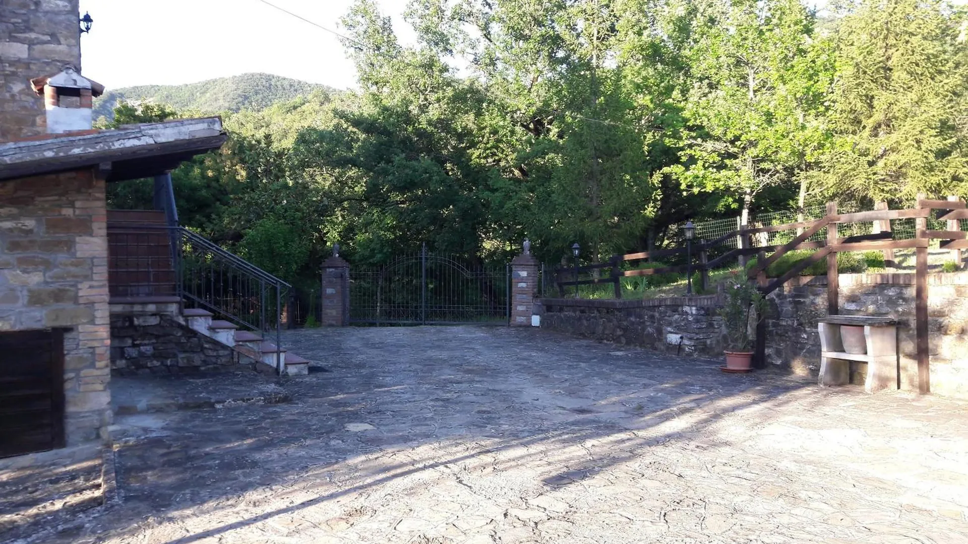 פיאצ'נצה Fine 5 Bedroom Farmhouse